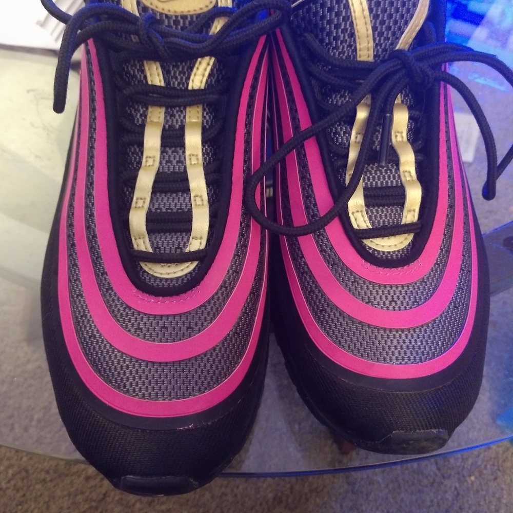 Nike AirMax Athletic shoes Womens Size 7